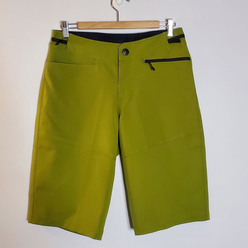 Specialized Bright green Cycling trail unlined shorts Size 30 Great Condition